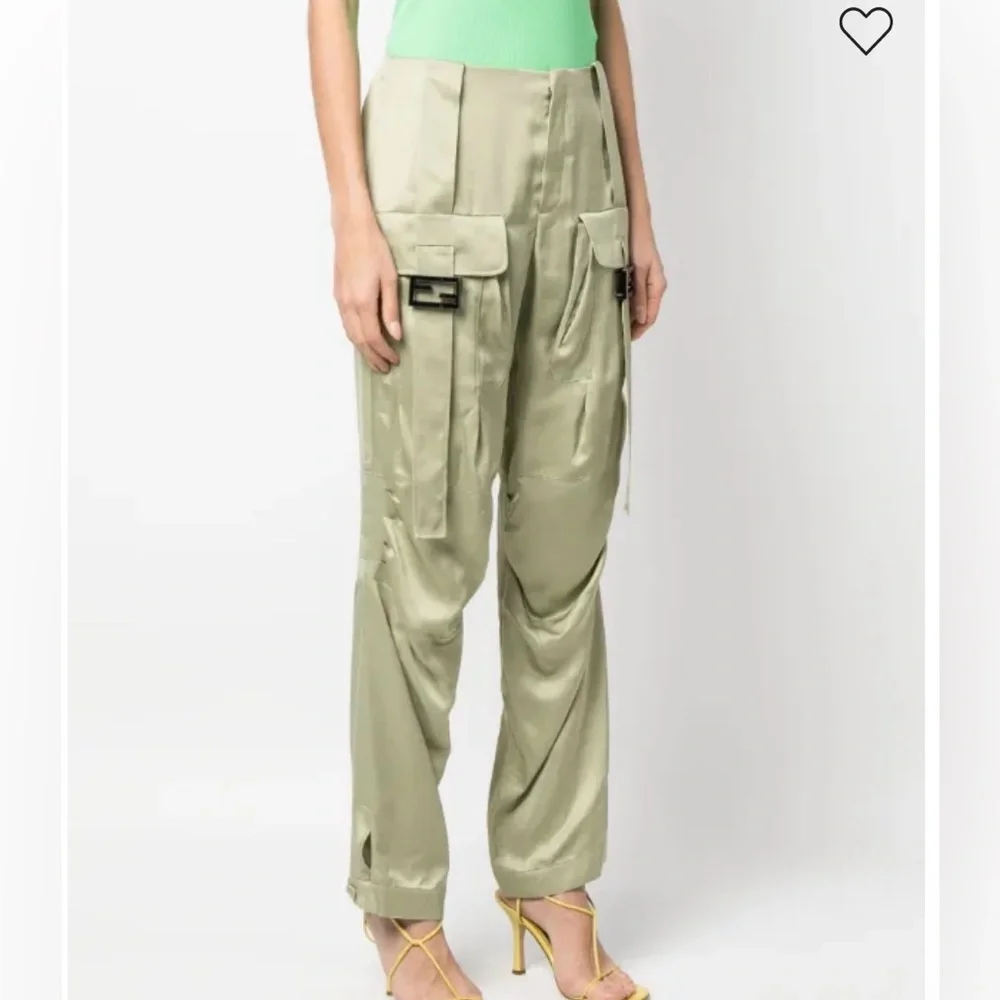 FENDI
satin-finish cargo trousers SZ 40 - Picture 3 of 9